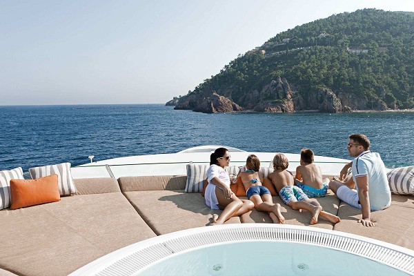 做資深三亞旅游達人，游艇旅游更時尚！