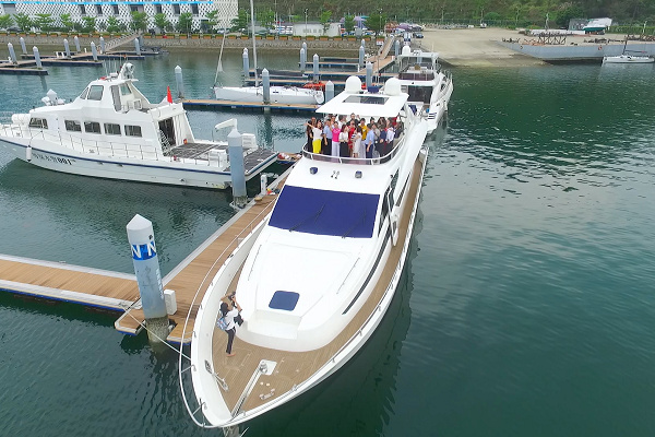 七星灣-海星82英尺豪華飛橋游艇 七星灣-海星82英尺豪華飛橋游艇